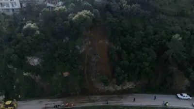 Bursa’nın Mudanya ilçesini Gemlik ilçesine bağlayan karayolundaki heyelan yolun kapanmasına