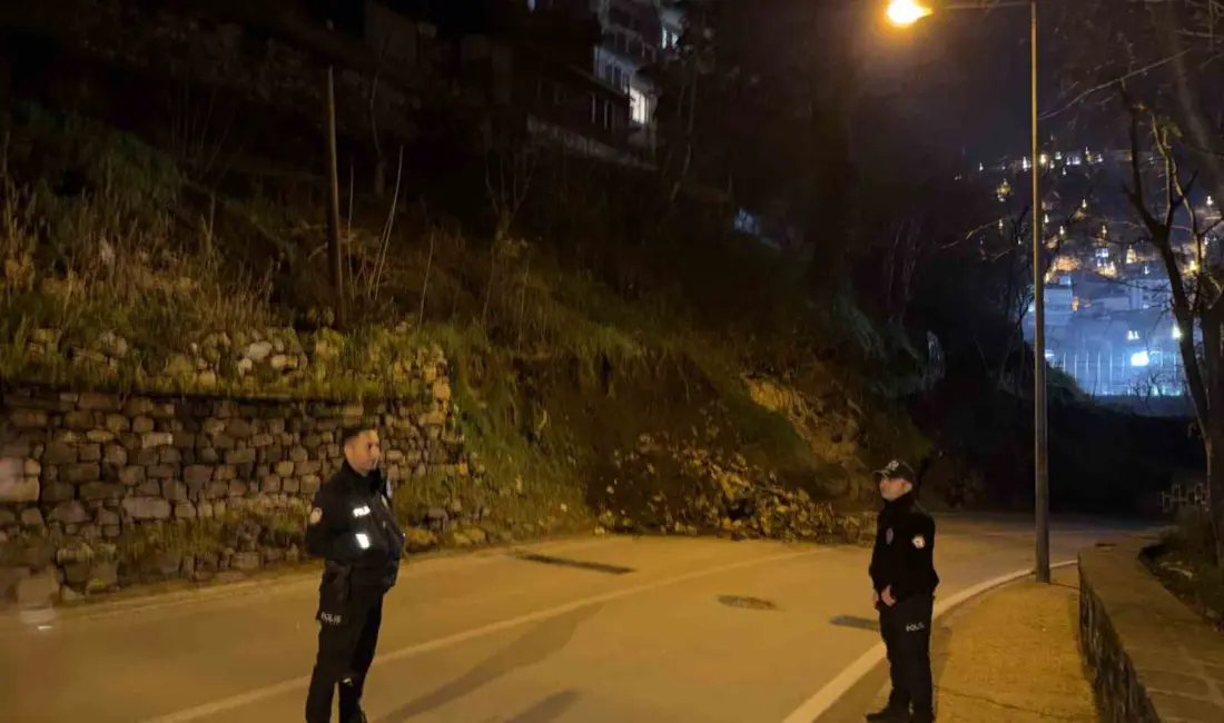 Bursa’nın Osmangazi ilçesinde sağanak yağışın etkisiyle, Tarihi Bursa Kalesi Kaplıca