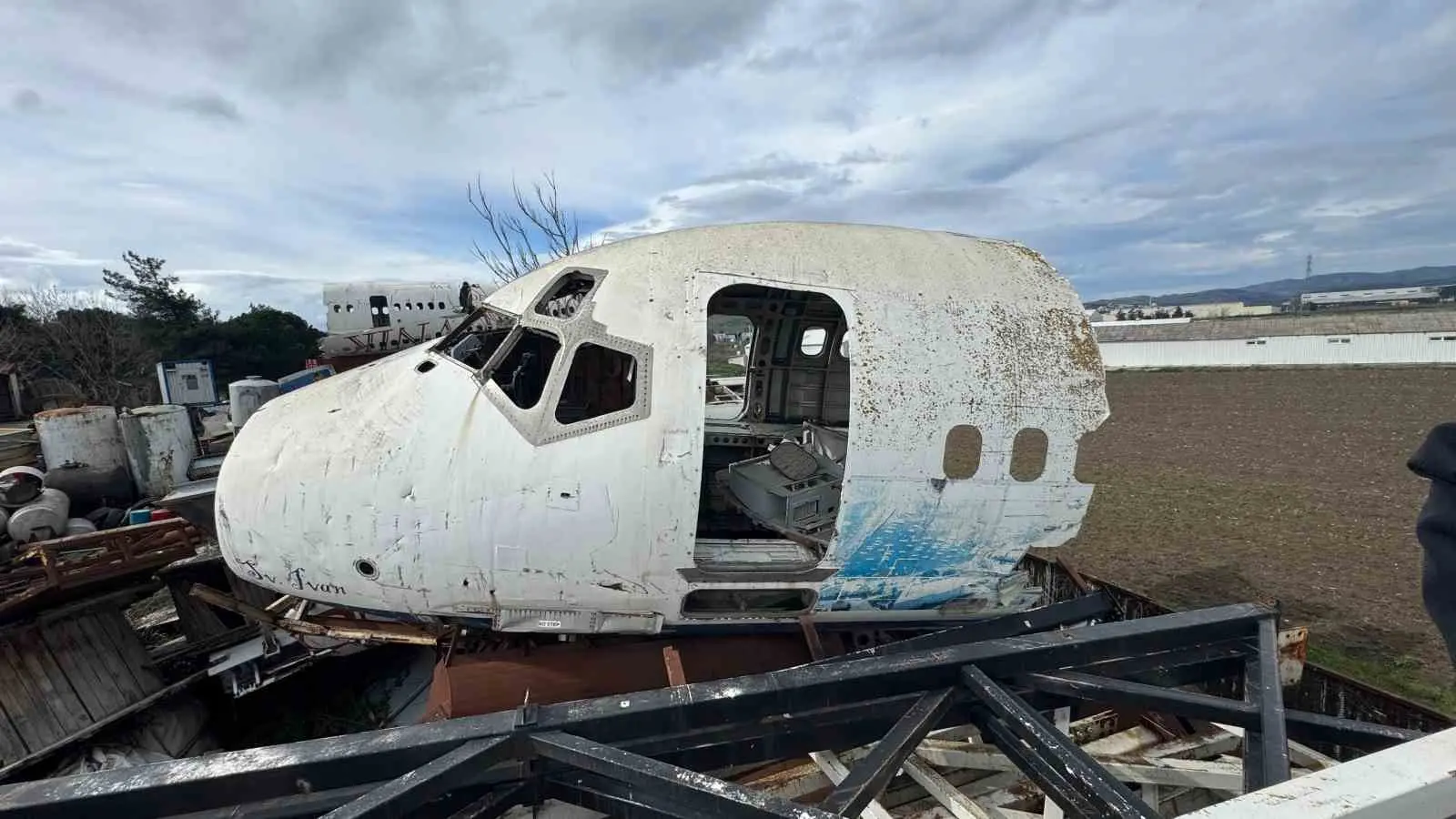 Bursa’da bir geri dönüşüm tesisindeki hurda Boeing 747 model yolcu