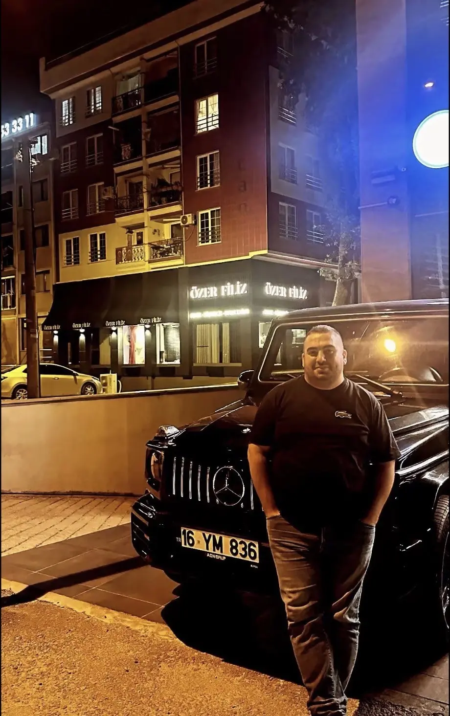 Bursa’da kahvehaneden çıktıktan sonra silahlı saldırıya uğrayan galerici iki arkadaştan