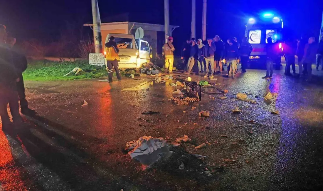 Bursa’nın Karacabey ilçesinde kamyonet ile otomobilin çarpıştığı kazada 2 kişi