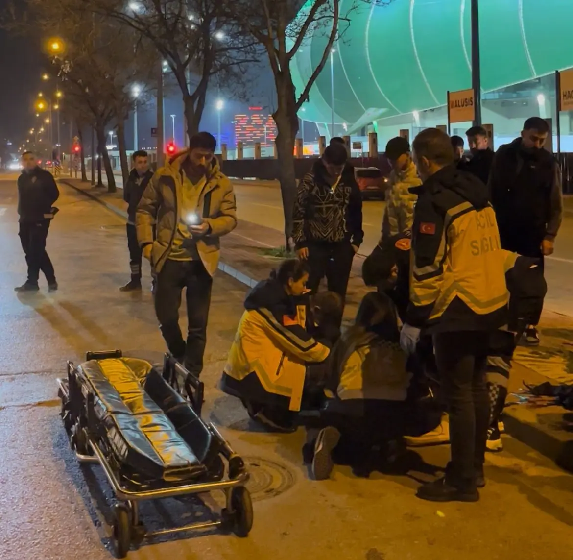 Bursa’da kontrolden çıkan motosikletin refüje çarpıp savrulması sonucu karı koca