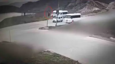 Bursa’da kent genelinde trafik güvenliğini artırmaya yönelik denetimler aralıksız sürüyor.