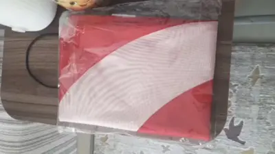 Bursa’da kuryenin bayrak hassasiyeti izleyenlerin tüylerini diken diken yaparken o