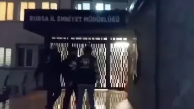 Yenişehir’de kuyumcuya yönelik silahlı yağma girişiminin şüphelisi, 30 saatlik kamera