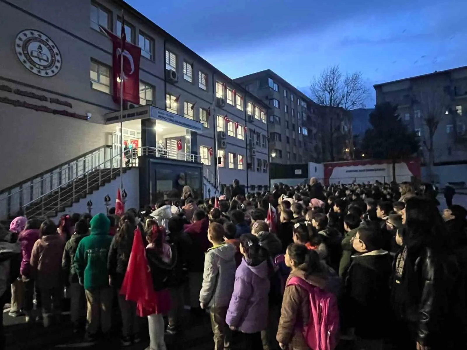 Bursa’da minik öğrenciler, ’Asrın Felaketi’nin üçüncü yıl dönümünde depremde hayatını