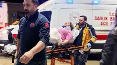 Bursa’nın İnegöl ilçesinde meydana gelen kazada kontrolden çıkan otomobil duvara