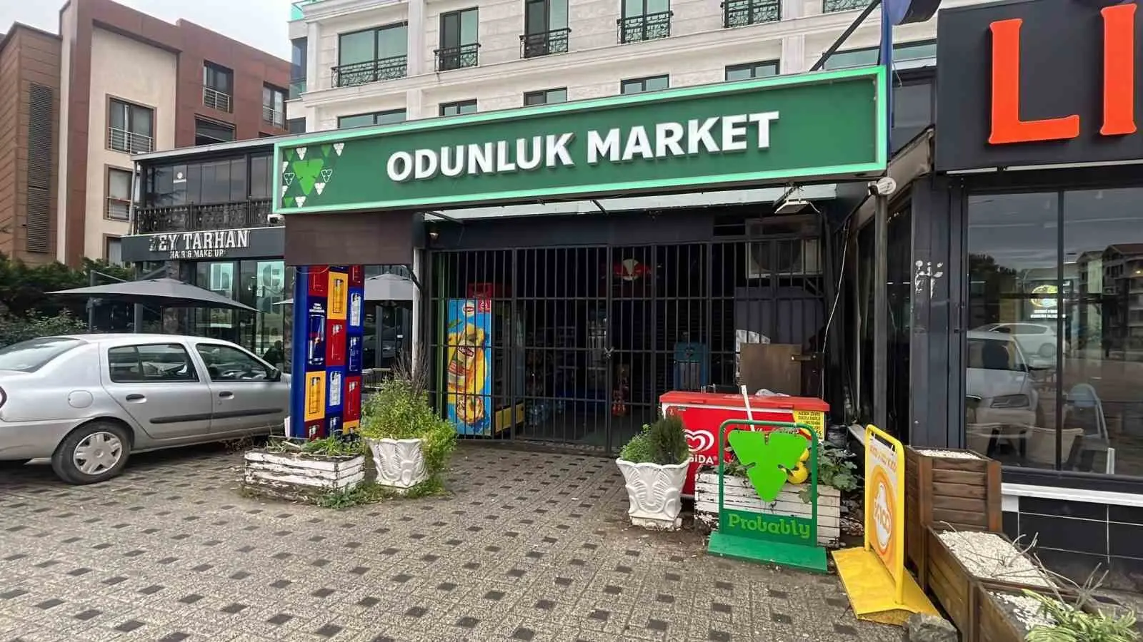 Bursa’da bir markette para üstü nedeniyle çıktığı iddia edilen tartışma