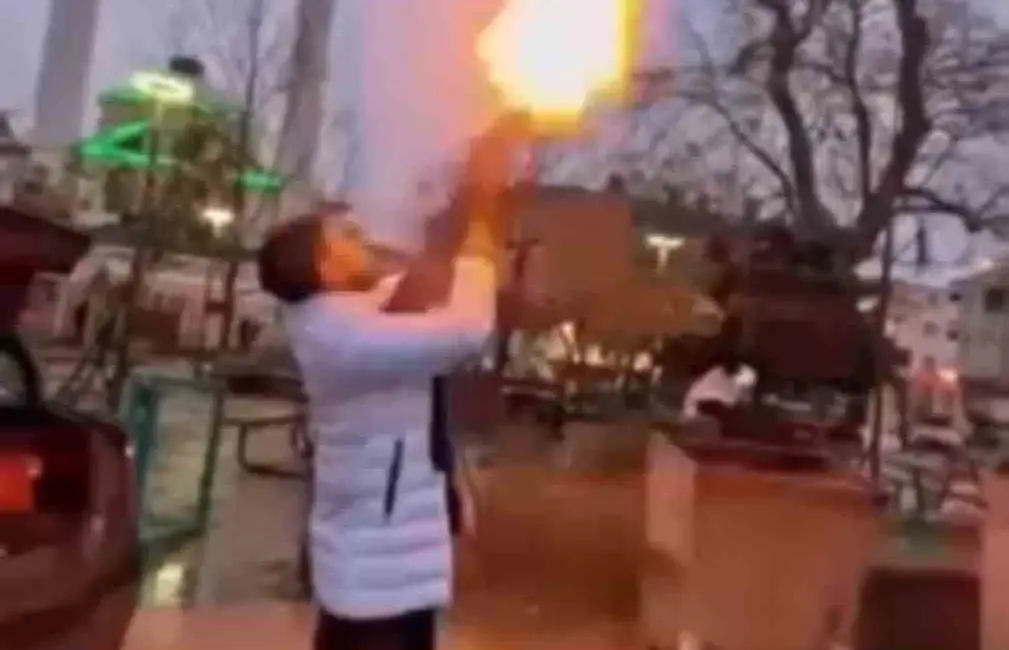 Bursa’nın Nilüfer ilçesinde bir şahıs, cadde ortasında pompalı tüfekle defalarca