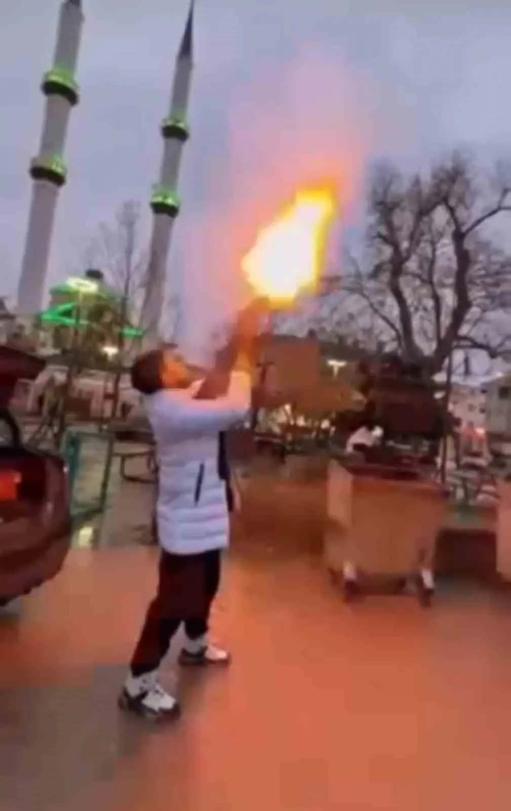 Bursa’nın Nilüfer ilçesinde bir şahıs, cadde ortasında pompalı tüfekle defalarca