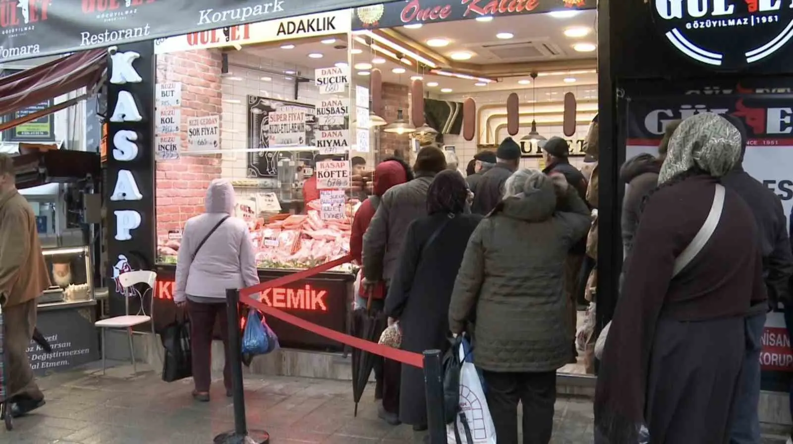 Ramazan ayının yaklaşmasıyla birlikte Bursa’daki çarşı ve pazarlarda yoğunluk yaşanmaya