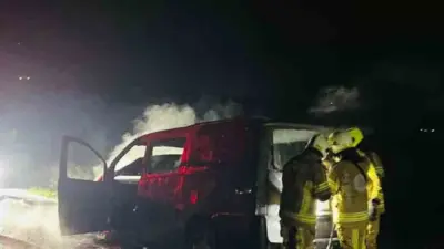 Bursa’nın Karacabey ilçesinde seyir halindeyken alev alan araç kullanılamaz hale