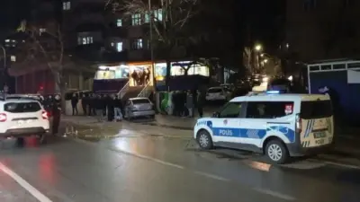 Bursa’da kıraathaneden çıkan iki kişiye otomobilden ateş açıldı. Ağır yaralanan