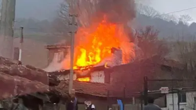 Bursa’nın Orhaneli ilçesinde sabahın erken saatlerinde çıkan yangın, yaşlı çiftin