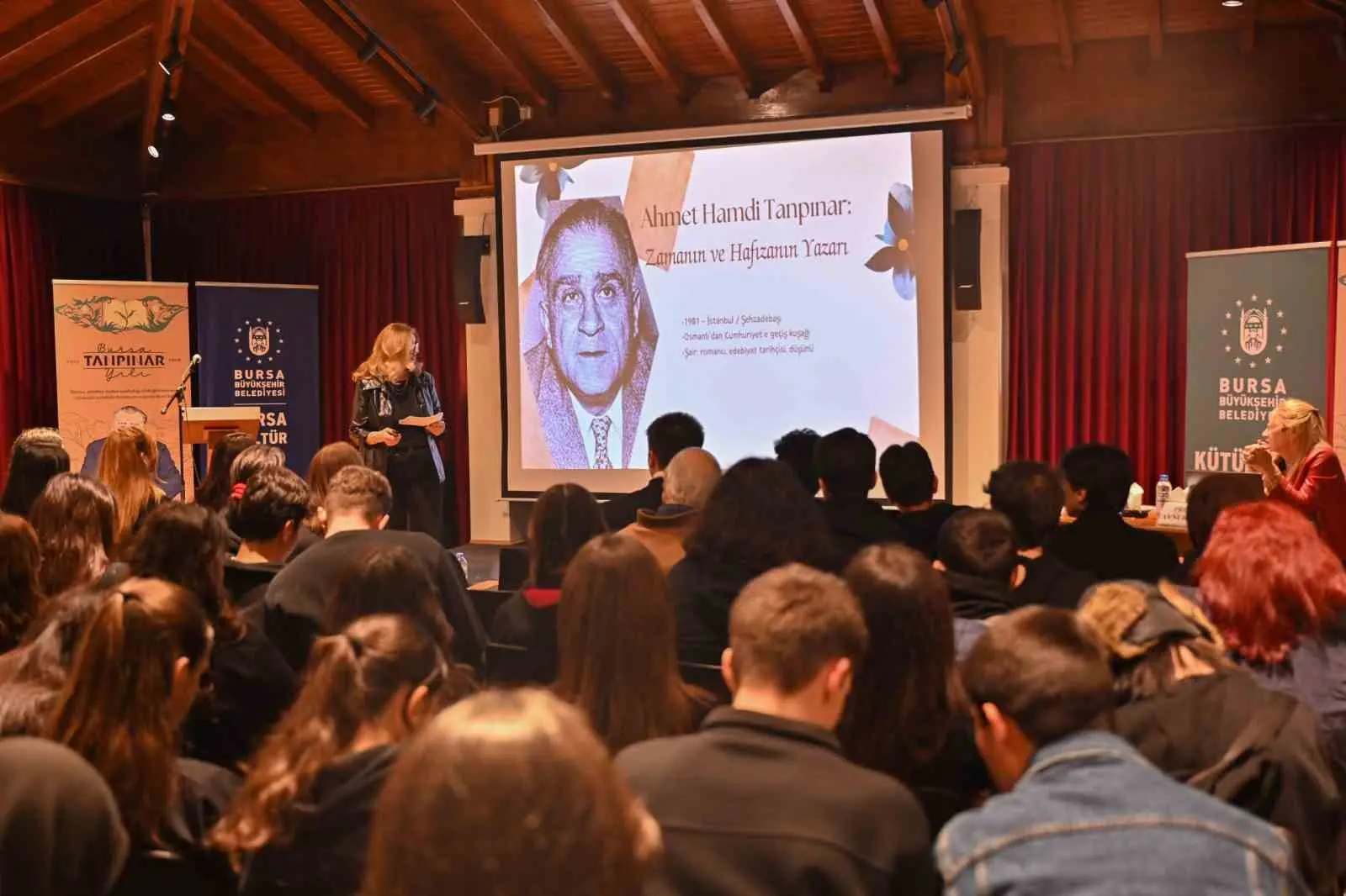 Bursa Büyükşehir Belediyesi’nin ‘Bursa Tanpınar Yılı’ etkinlikleri çerçevesinde düzenlediği söyleşide,