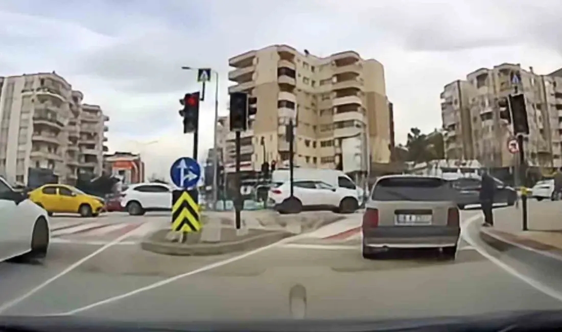 Bursa’nın Nilüfer ilçesinde trafikte yaşanan anlamlı bir an, bir aracın