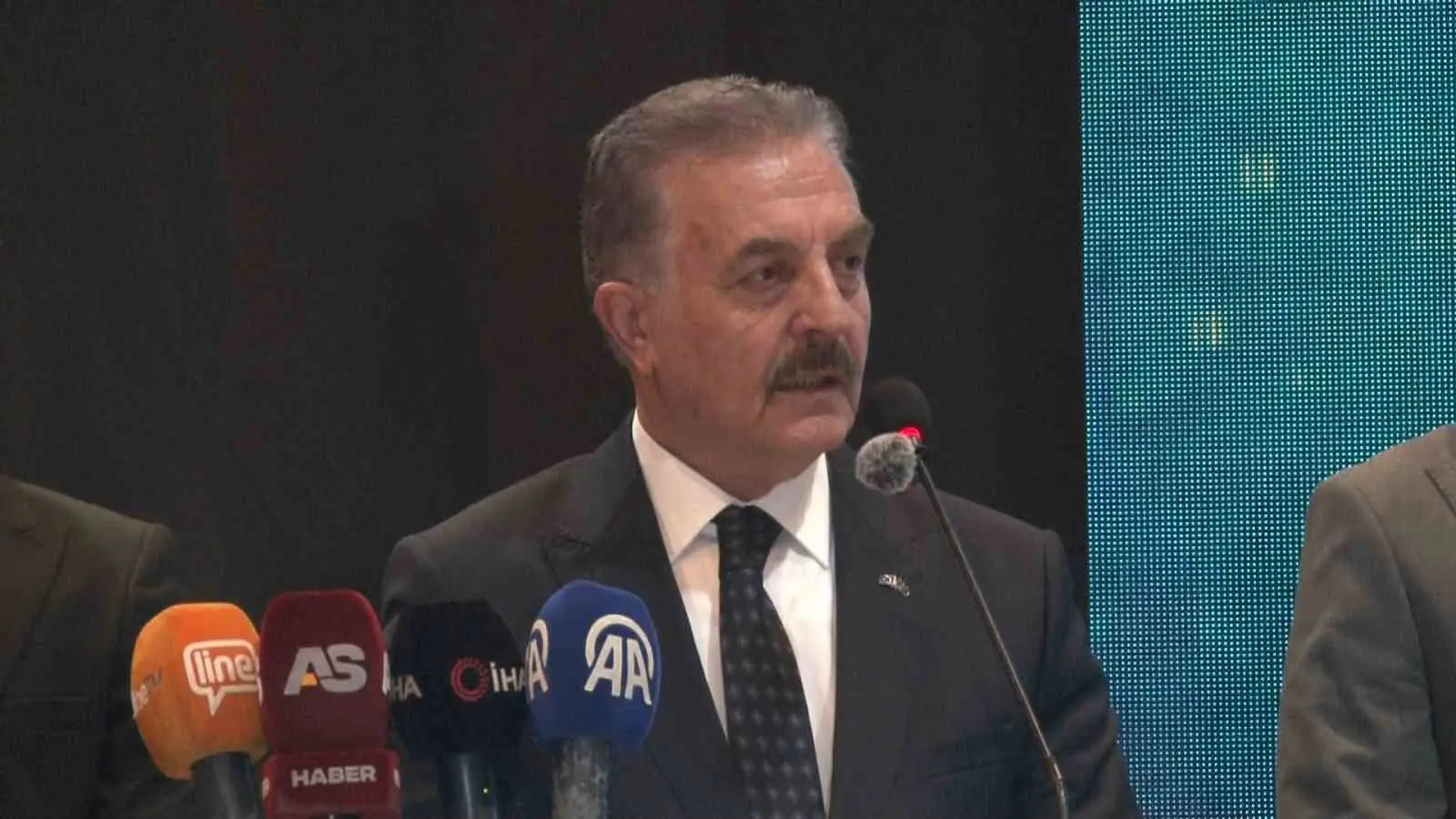 Ülkü Ocakları Bursa İl Başkanlığı tarafından düzenlenen iftar programı yoğun