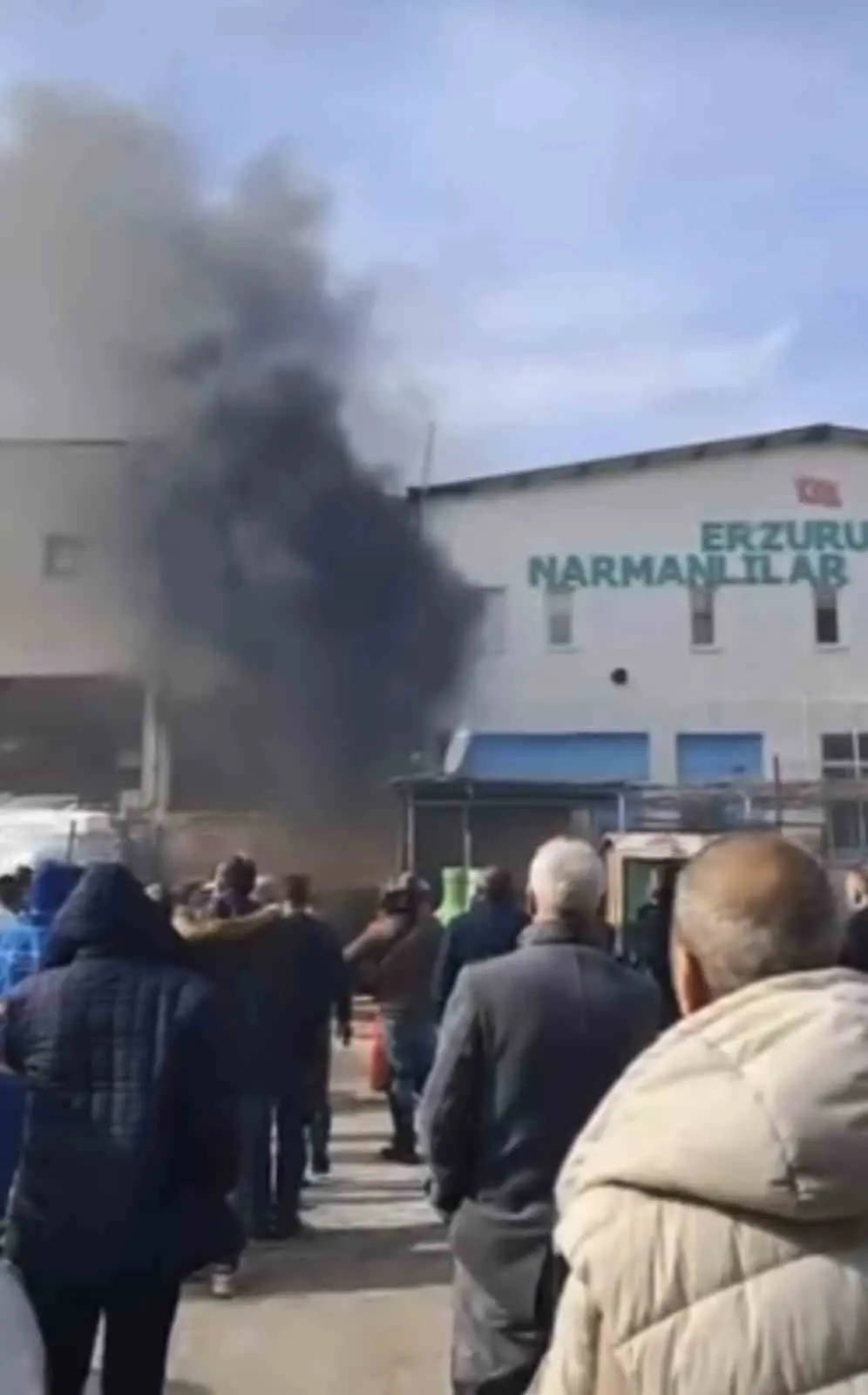 Bursa’nın bir iş yerinde çıkan yangın, itfaiye ekiplerinin müdahalesiyle kontrol