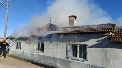 Mustafakemalpaşa ilçesine bağlı kırsal Doğancı Mahallesi’nde sabah saatlerinde çıkan yangında