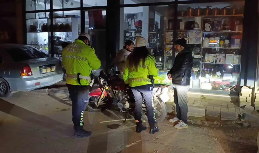 Bursa’nın İnegöl ilçesinde polisin “dur” ihtarına uymayan ehliyetsiz motosikletli sürücüye