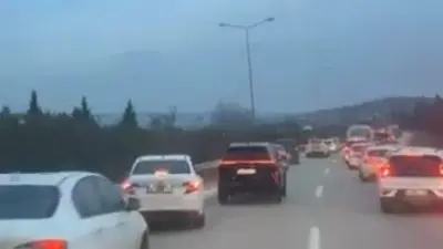 Bursa’da örnek bir trafik duyarlılığı görüntüsü yaşandı. Seyir halinde olan