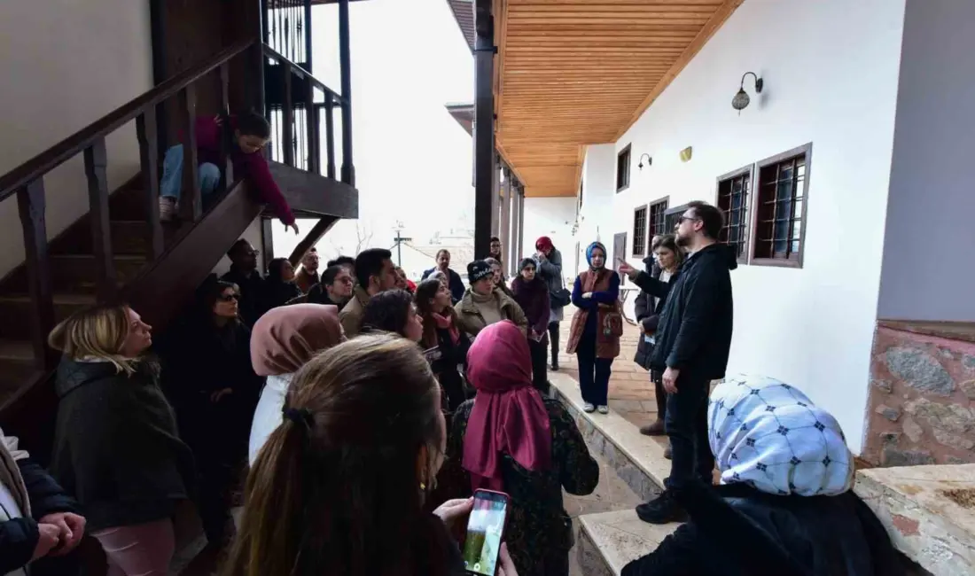 Bursa Büyükşehir Belediyesi’nin Ramazan ayı etkinlikleri kapsamında düzenlediği ‘Tasavvufun İzinde