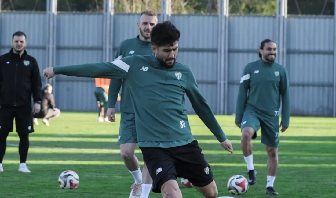 Bursaspor, Menemen FK ile oynayacağı kritik deplasman maçı öncesi hazırlıklarını