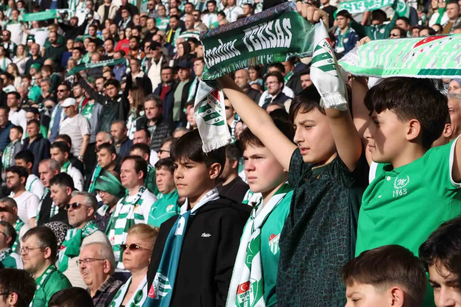 Osmangazi Belediyesi, çocuklara Bursaspor sevgisini aşılamak ve sporu günlük yaşamlarının