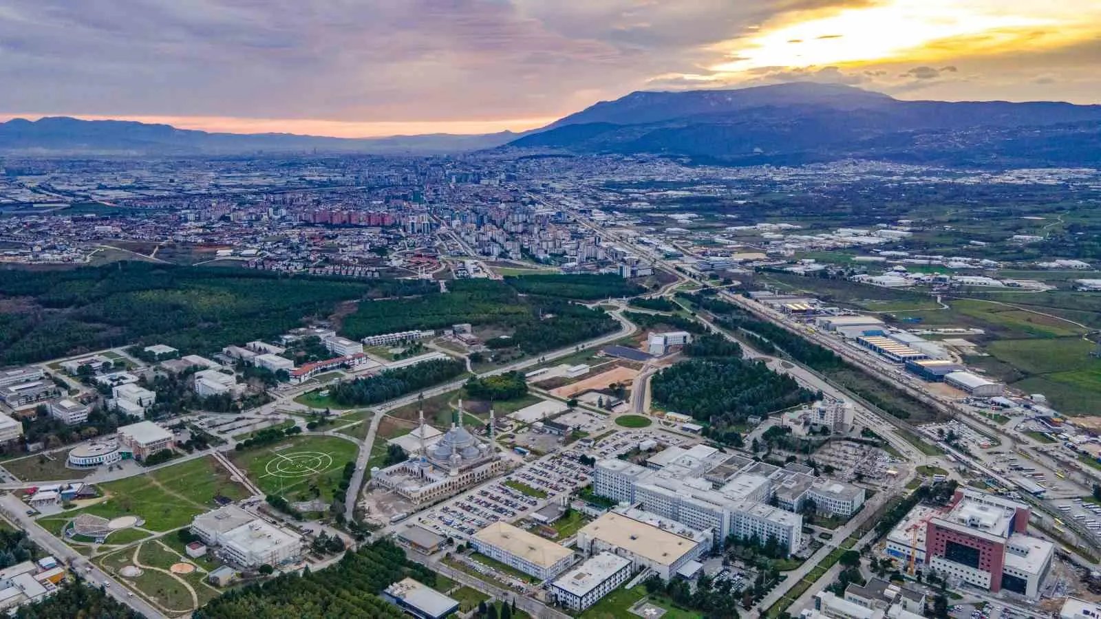 Bursa Uludağ Üniversitesi (BUÜ) Yönetimi, banka temsilcileriyle yaptıkları promosyon görüşmelerini