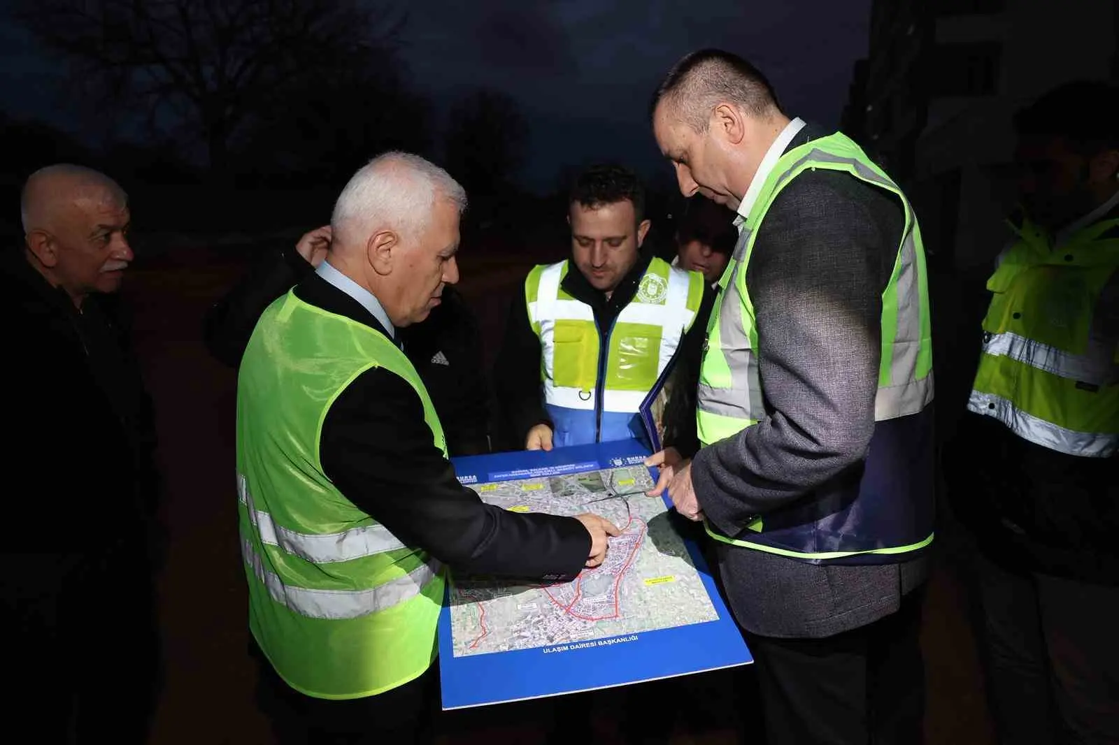 Bursa Büyükşehir Belediyesi, kentin ulaşım sorunlarını azaltmak için gece gündüz