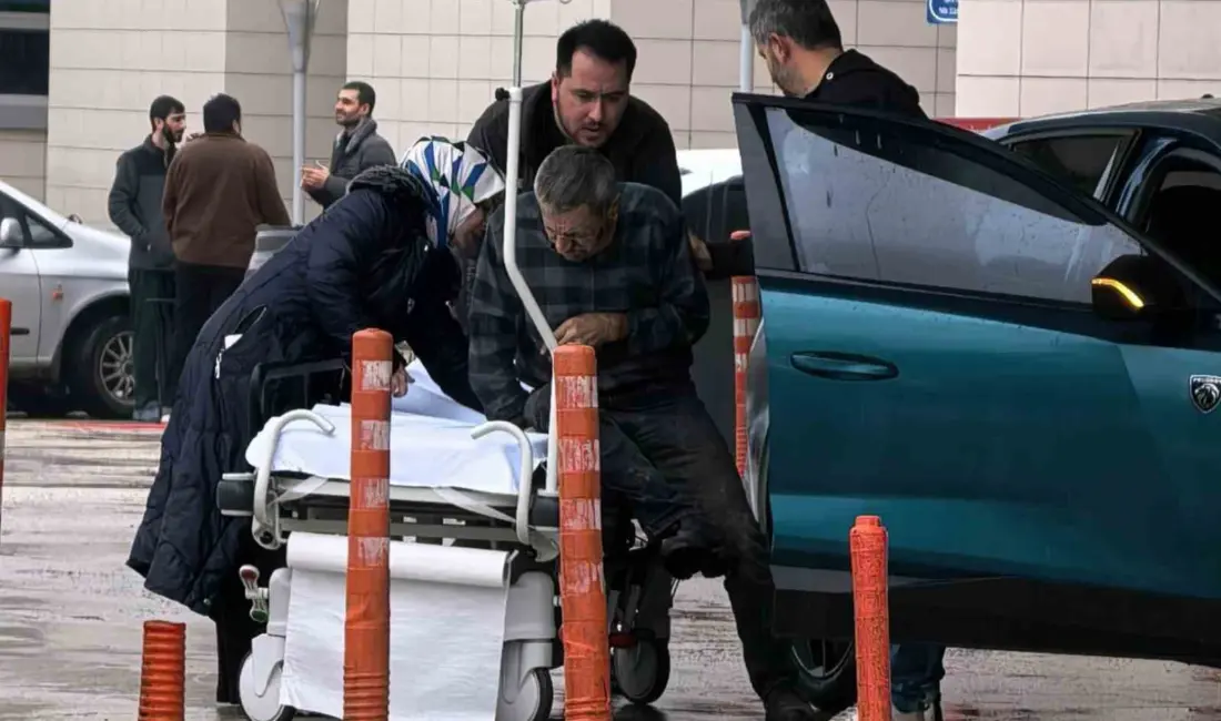 Bursa’nın İnegöl ilçesinde evinin çatısından düşen adam ağır yaralandı. Olay