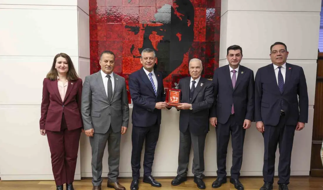 Cumhuriyet Halk Partisi (CHP) Genel Başkanı Özgür Özel, şehit ve