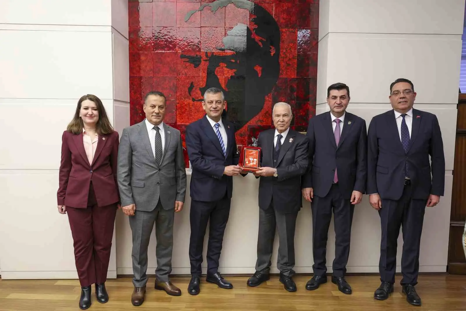 Cumhuriyet Halk Partisi (CHP) Genel Başkanı Özgür Özel, şehit ve