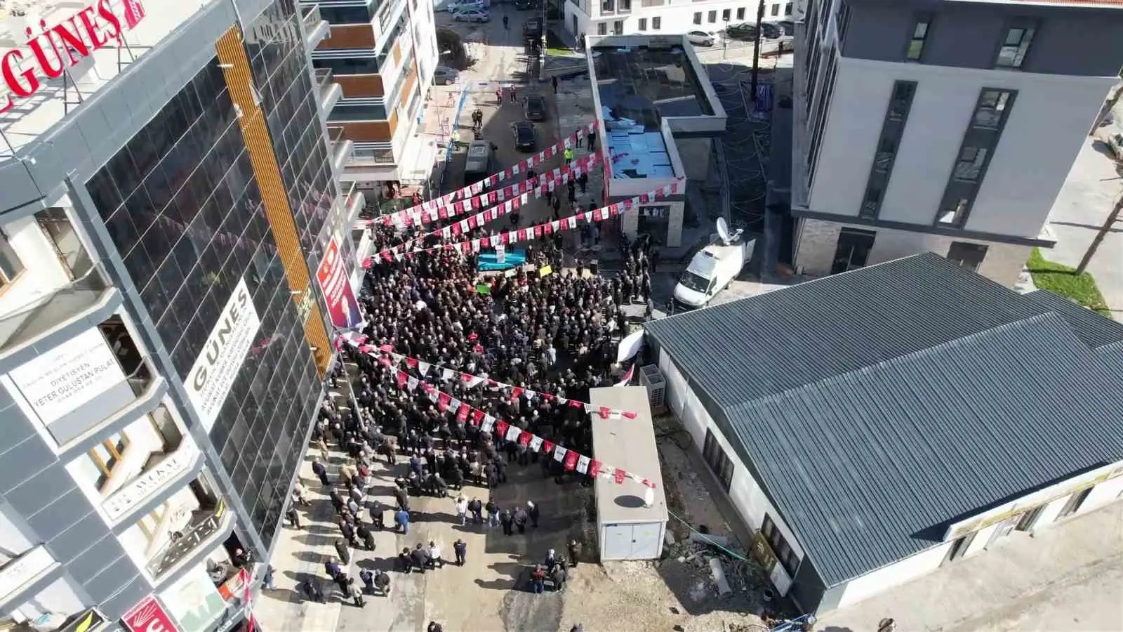 Kahramanmaraş merkezli 6 Şubat Depremleri dolayısıyla Adıyaman’a gelen Cumhuriyet Halk