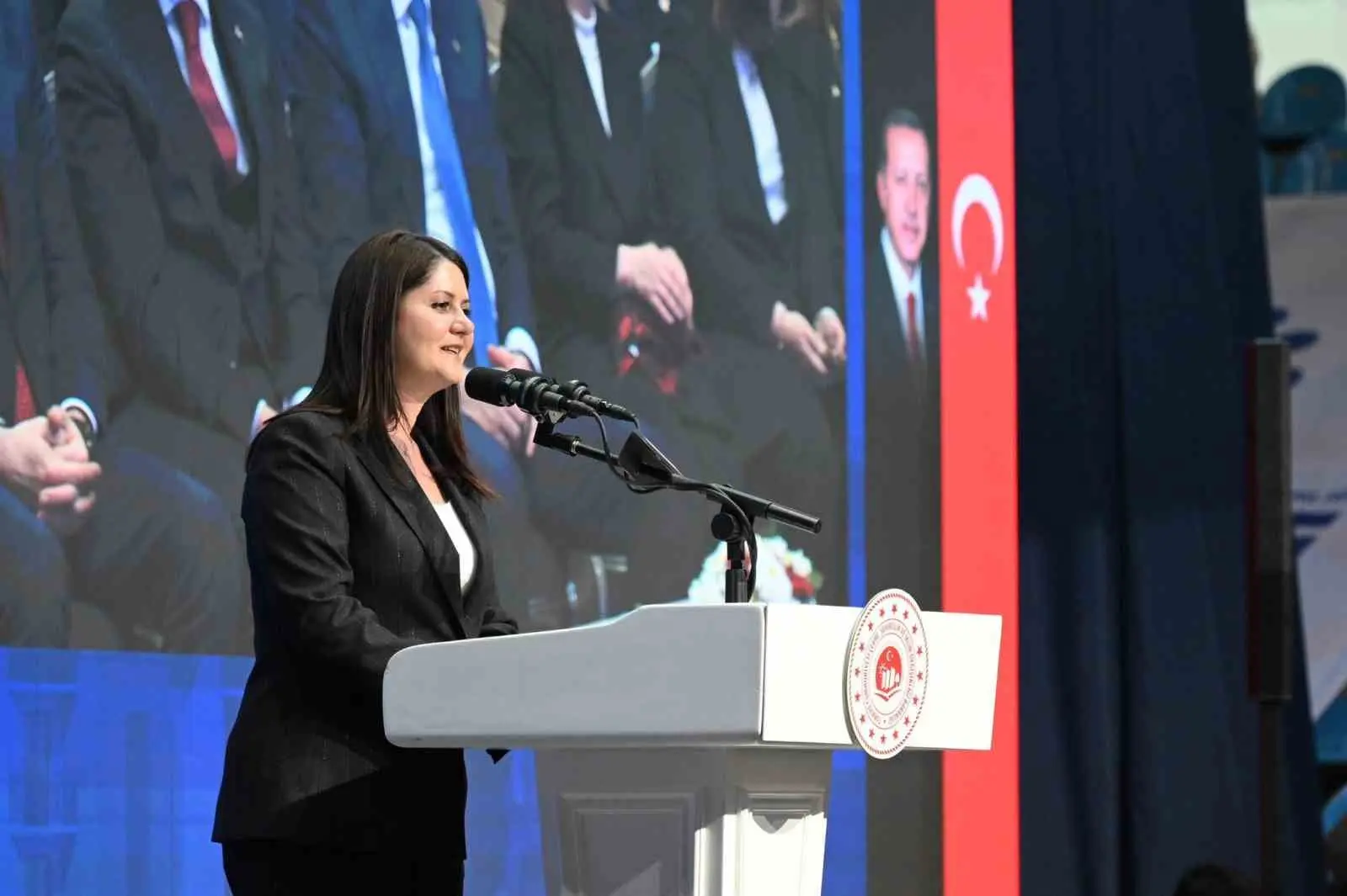 Edirne’de düzenlenen “Ev Sahibi Türkiye” kura çekim töreninde konuşan Edirne