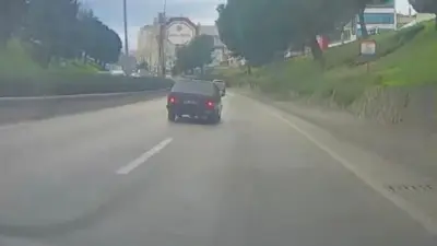 Bursa’da seyir halindeyken, kaldırımda yürüyen çocukların üzerine araç süren sürücü,