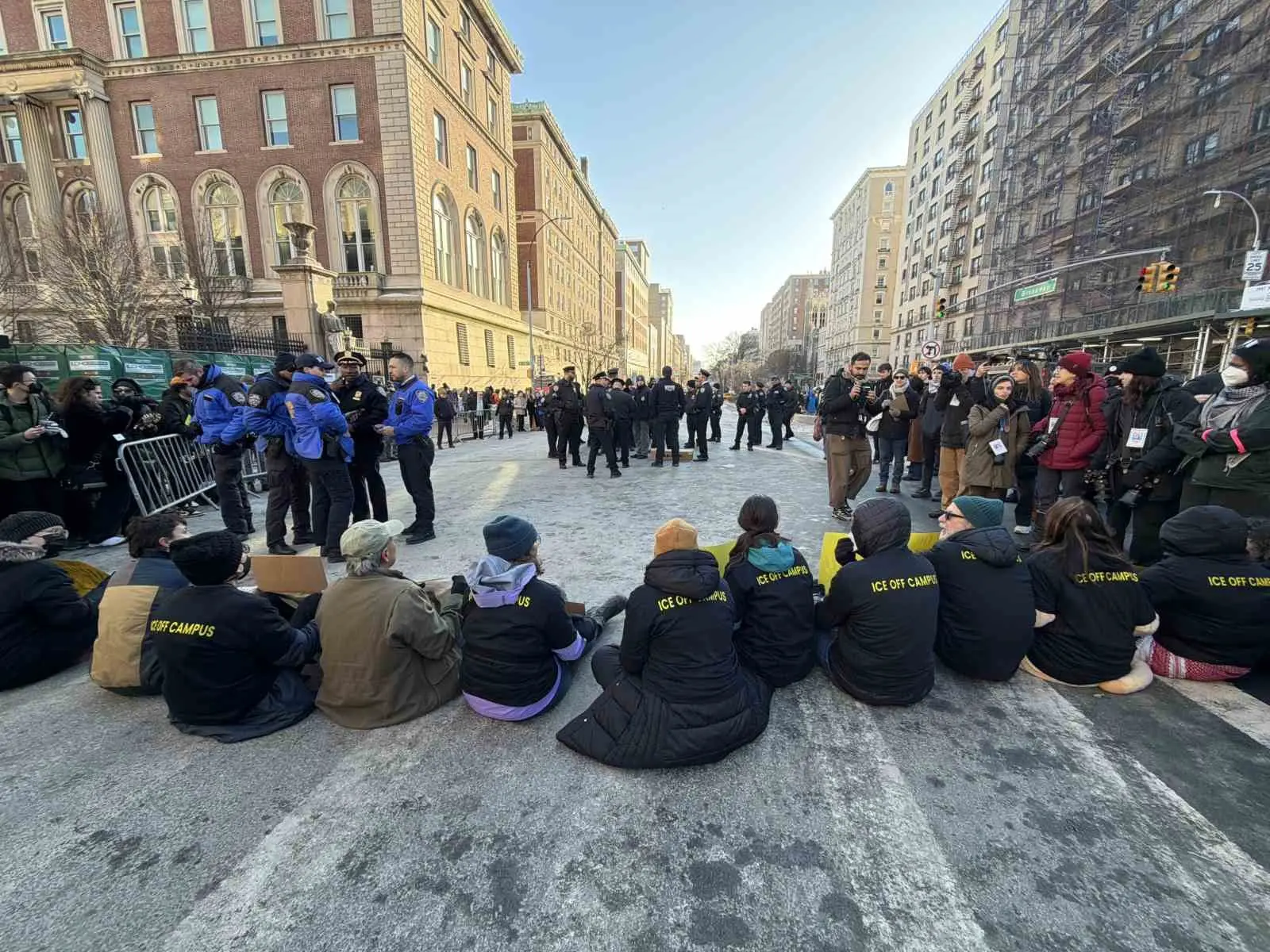 ABD’nin New York kentinde Columbia Üniversitesi önünde Trump yönetiminin göçmenlik