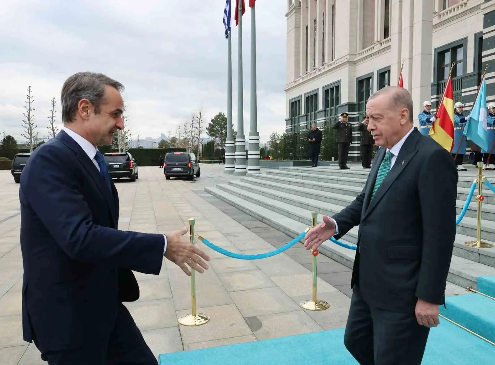 Cumhurbaşkanı Recep Tayyip Erdoğan, Yunanistan Başbakanı Kiryakos Miçotakis’i kabul etti.