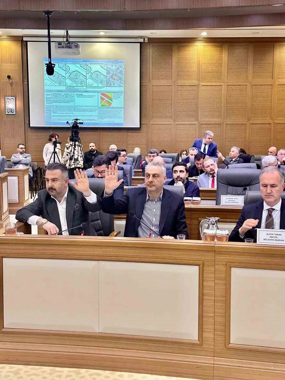 Bursa Büyükşehir Belediyesi Şubat ayı 1. Olağan Meclis Toplantısı’nda, AK