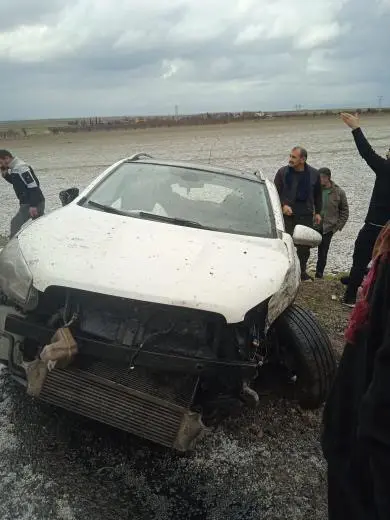Şanlıurfa’nın Siverek ile Hilvan ilçeleri arasındaki karayolunda etkili olan dolu