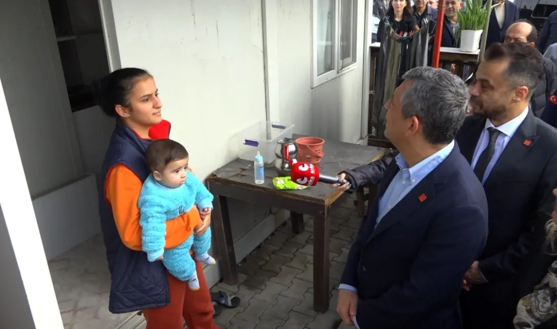 Osmaniye’de CHP Genel BAşkanı Özgür Özel’e ’eşimin geliri yok, işsiz’