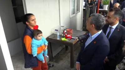 Osmaniye’de CHP Genel BAşkanı Özgür Özel’e ’eşimin geliri yok, işsiz’