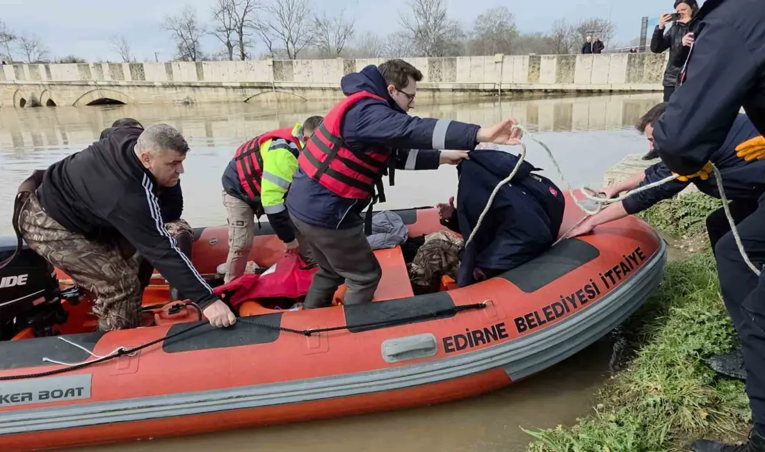 Edirne’de etkili olan sağanak yağışların ardından nehir debilerinin yükselmesiyle taşkın