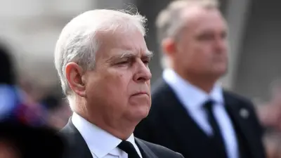 İngiltere’de ABD’li milyarder Jeffrey Epstein ile bağlantısı ortaya çıkan eski