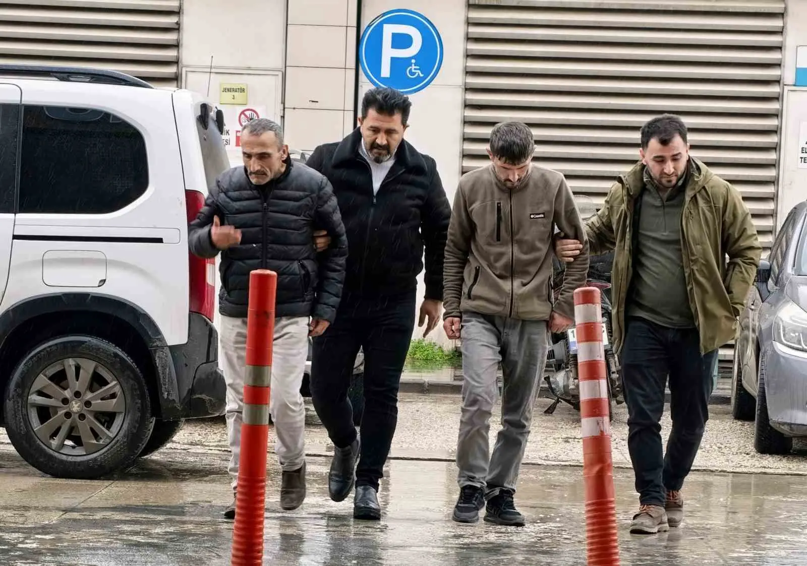 Bursa’nın İnegöl ilçesinde çıkan kavgada alkol aldığı arkadaşını fırça sapıyla