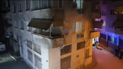 Bursa’nın Gemlik ilçesinde hasarlı olduğu belirlenen 6 daireli Kaya Apartmanı’nın