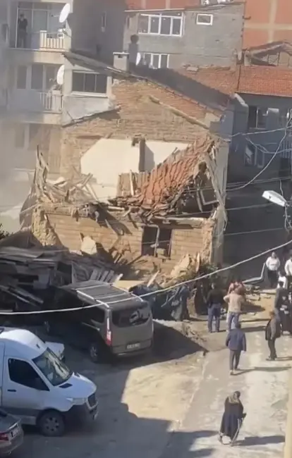 Bursa’nın Gemlik ilçesinde bulunan Balıkpazarı Keklik Sokak’ta yer alan metruk