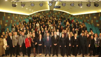 Doğa Koleji üst yönetimi, Bursa İnegöl Kampüsünde düzenlenen Veli Bilgilendirme