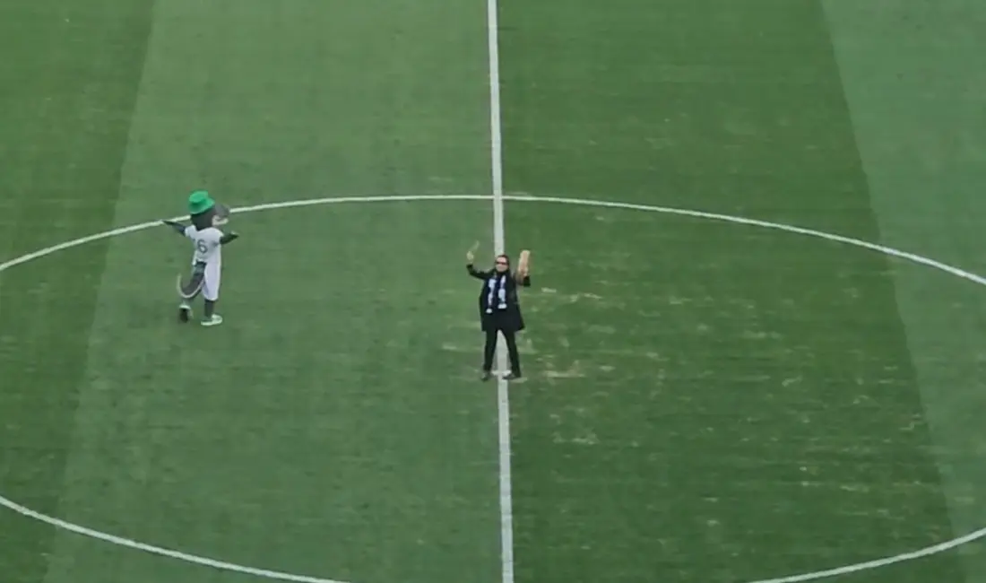 Bursaspor-Kırklarelispor maçı öncesinde tribünlerin simgesi haline gelen “Cendere” şovu, bu