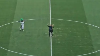 Bursaspor-Kırklarelispor maçı öncesinde tribünlerin simgesi haline gelen “Cendere” şovu, bu